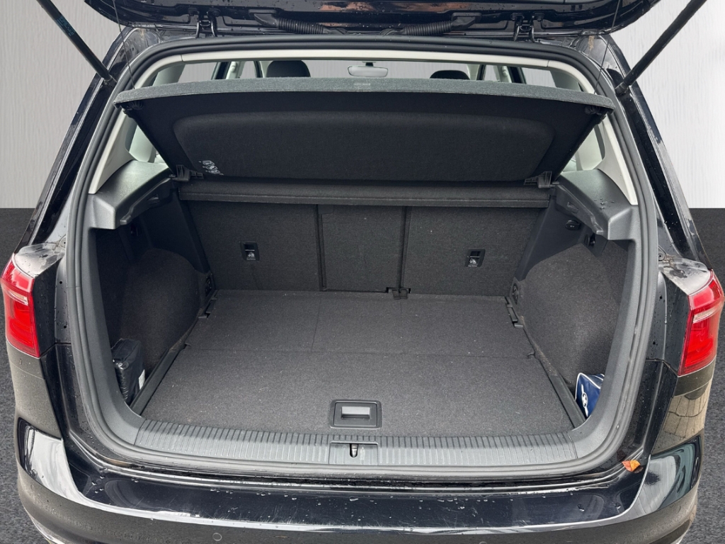 Fahrzeugabbildung Volkswagen Golf Sportsvan VII Comfortline 1.4 Climatronic ACC PDC Navi Kamera