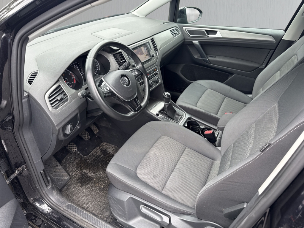 Fahrzeugabbildung Volkswagen Golf Sportsvan VII Comfortline 1.4 Climatronic ACC PDC Navi Kamera