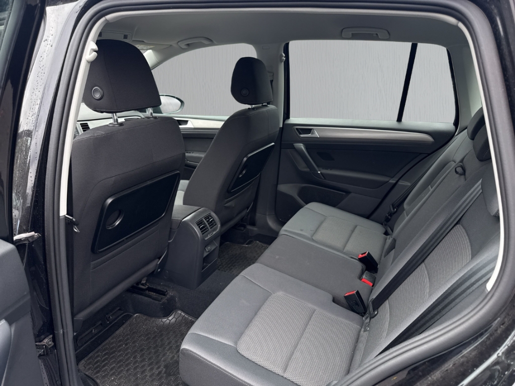 Fahrzeugabbildung Volkswagen Golf Sportsvan VII Comfortline 1.4 Climatronic ACC PDC Navi Kamera