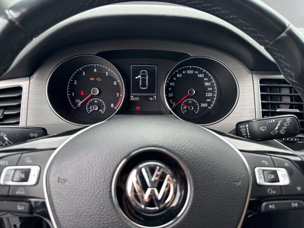 Fahrzeugabbildung Volkswagen Golf Sportsvan VII Comfortline 1.4 Climatronic ACC PDC Navi Kamera