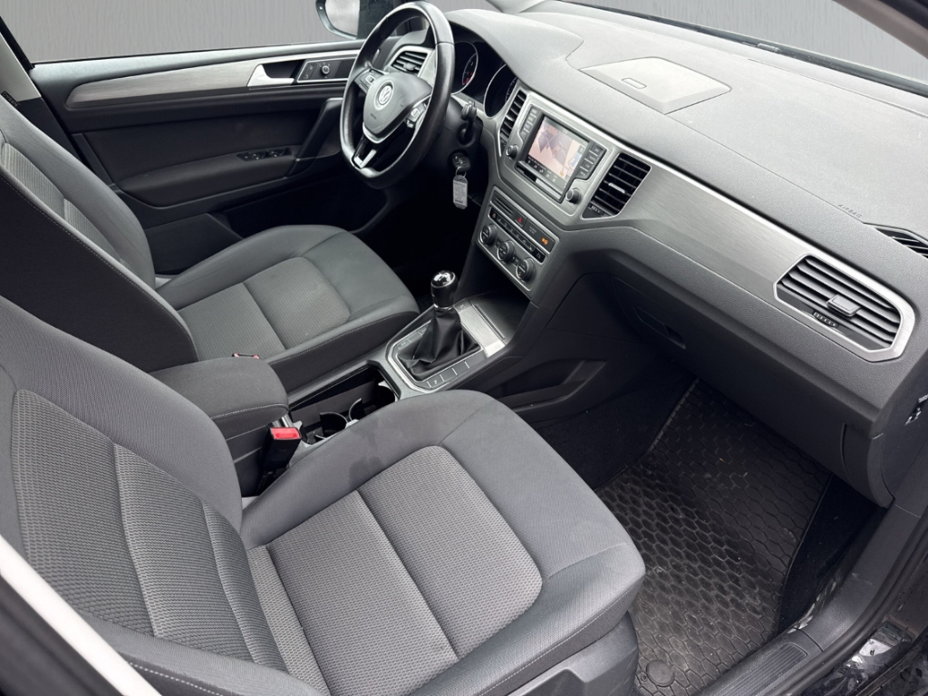 Fahrzeugabbildung Volkswagen Golf Sportsvan VII Comfortline 1.4 Climatronic ACC PDC Navi Kamera