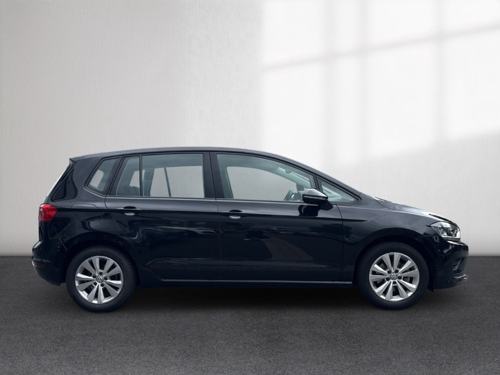 Fahrzeugabbildung Volkswagen Golf Sportsvan VII Comfortline 1.4 Climatronic ACC PDC Navi Kamera