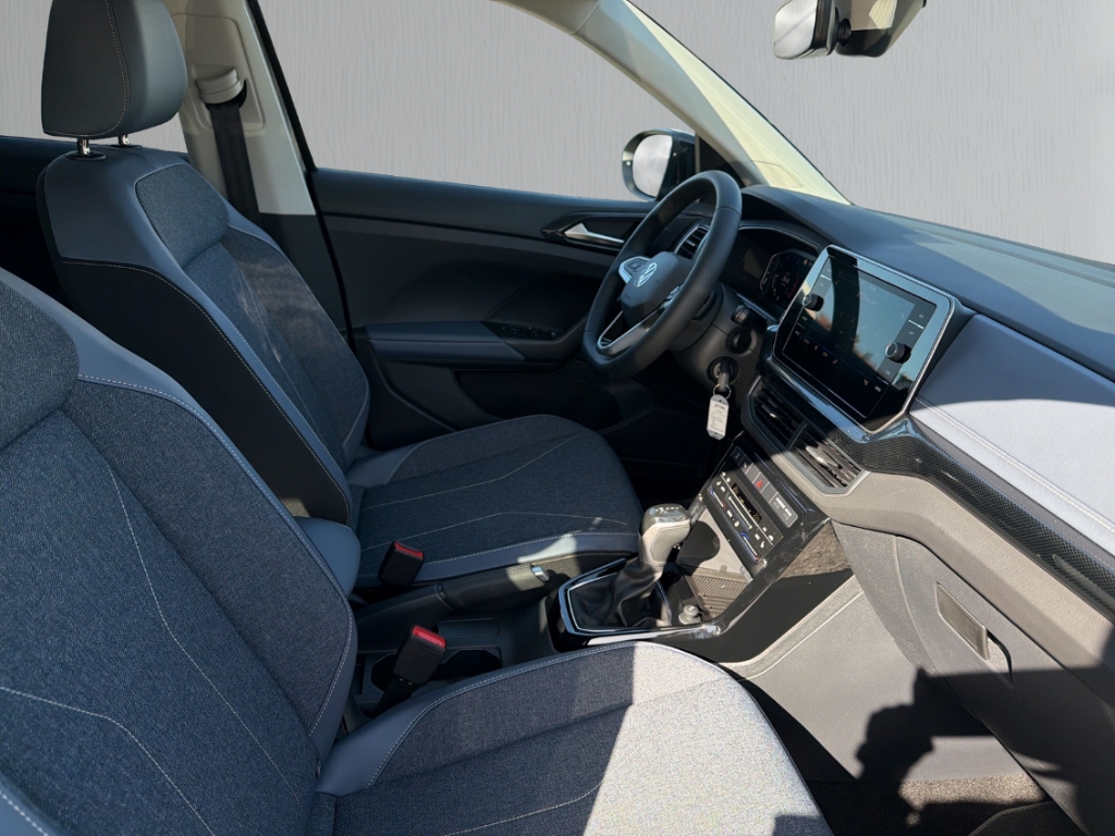 Fahrzeugabbildung Volkswagen T-Cross 1.0 TSI DSG Life LED CarPlay SHZ LM17 Allwetter