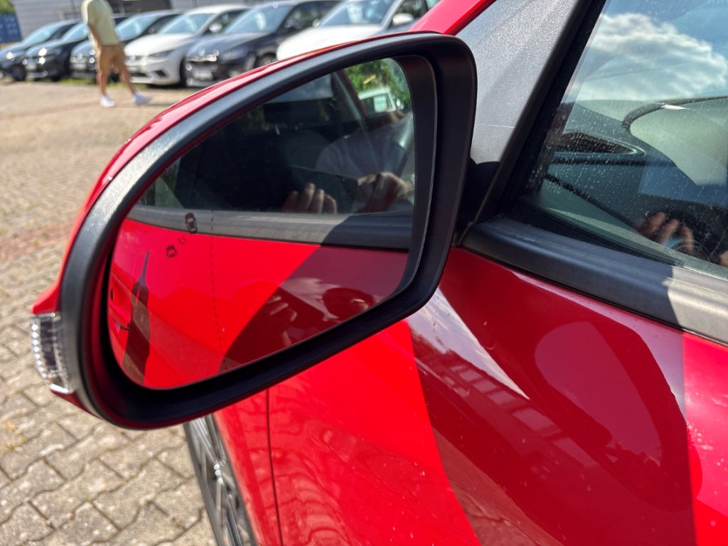 Fahrzeugabbildung Hyundai KONA Elektro Prime 64kWh LED ACC HuD e.Sitze RKam CarPlay SHZ LHZ