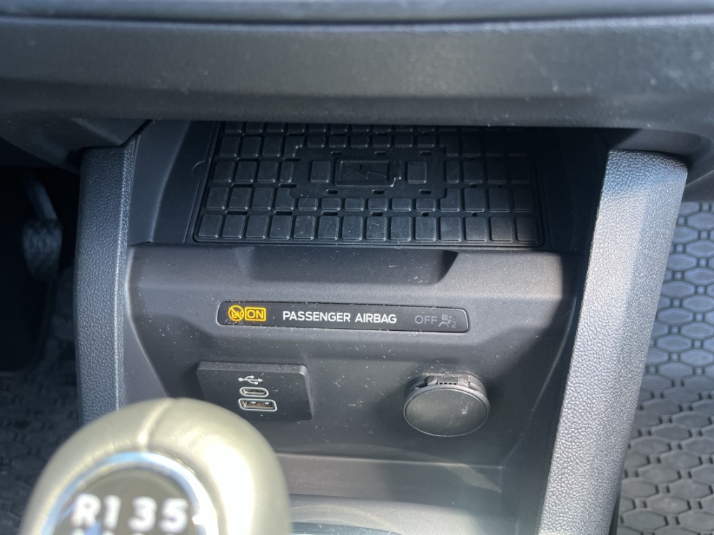 Fahrzeugabbildung Ford Tourneo Courier Titanium AHK AAC LM17 Winterpak. LED TFL