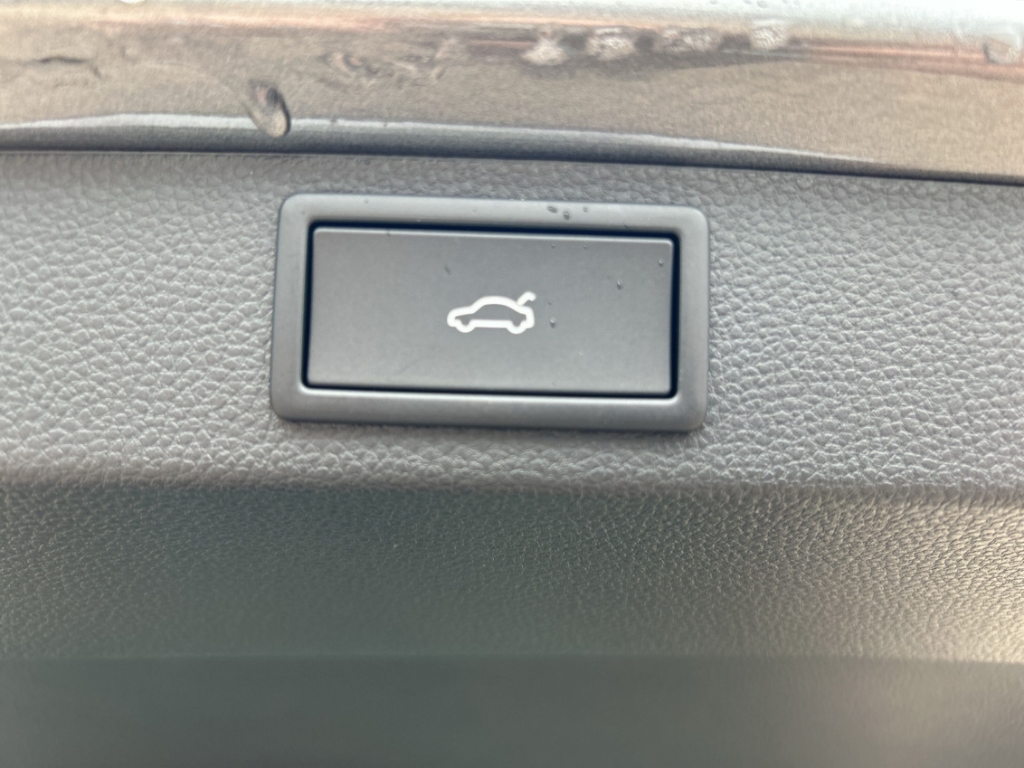 Fahrzeugabbildung SKODA Karoq 1.0 TSI Selection LED AHK Park Winter Komf