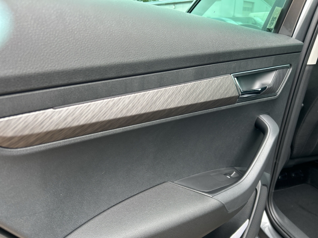 Fahrzeugabbildung SKODA Karoq 1.0 TSI Selection LED AHK Park Winter Komf