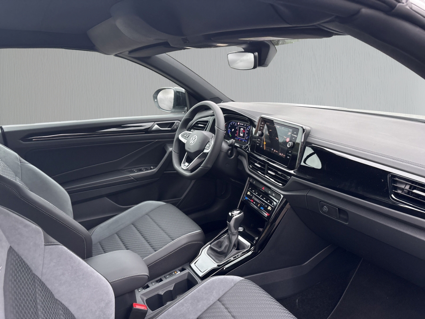 Fahrzeugabbildung Volkswagen T-Roc Cabriolet 1.5 TSI DSG R-Line Kamera ACC Navi