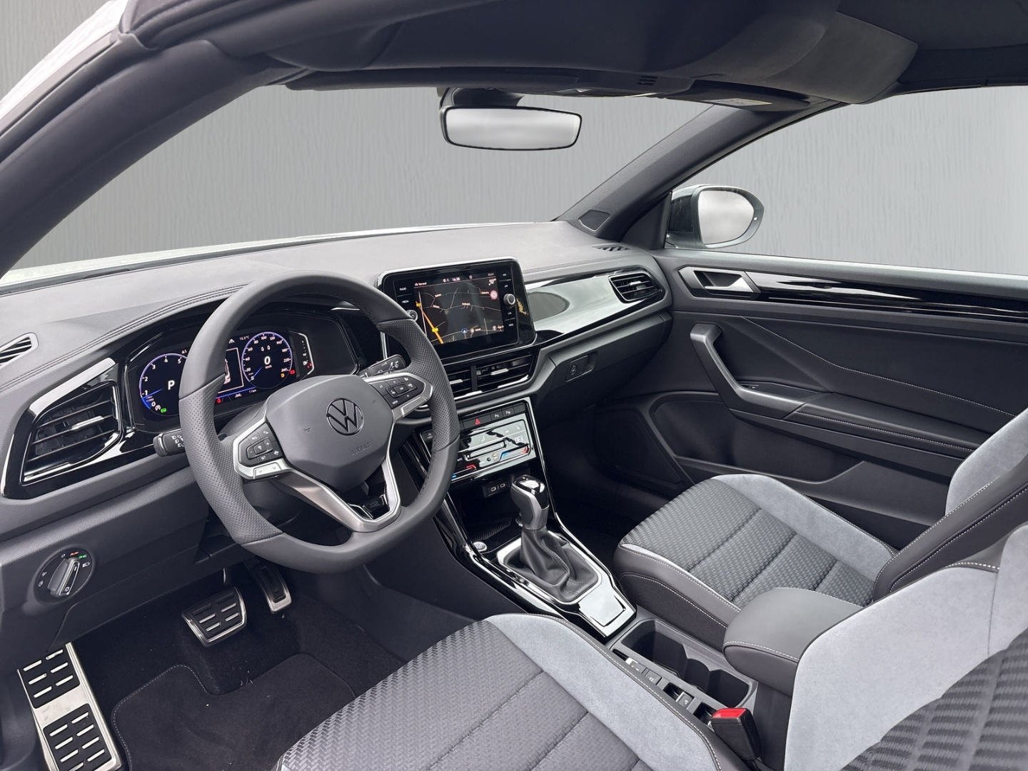 Fahrzeugabbildung Volkswagen T-Roc Cabriolet 1.5 TSI DSG R-Line Kamera ACC Navi