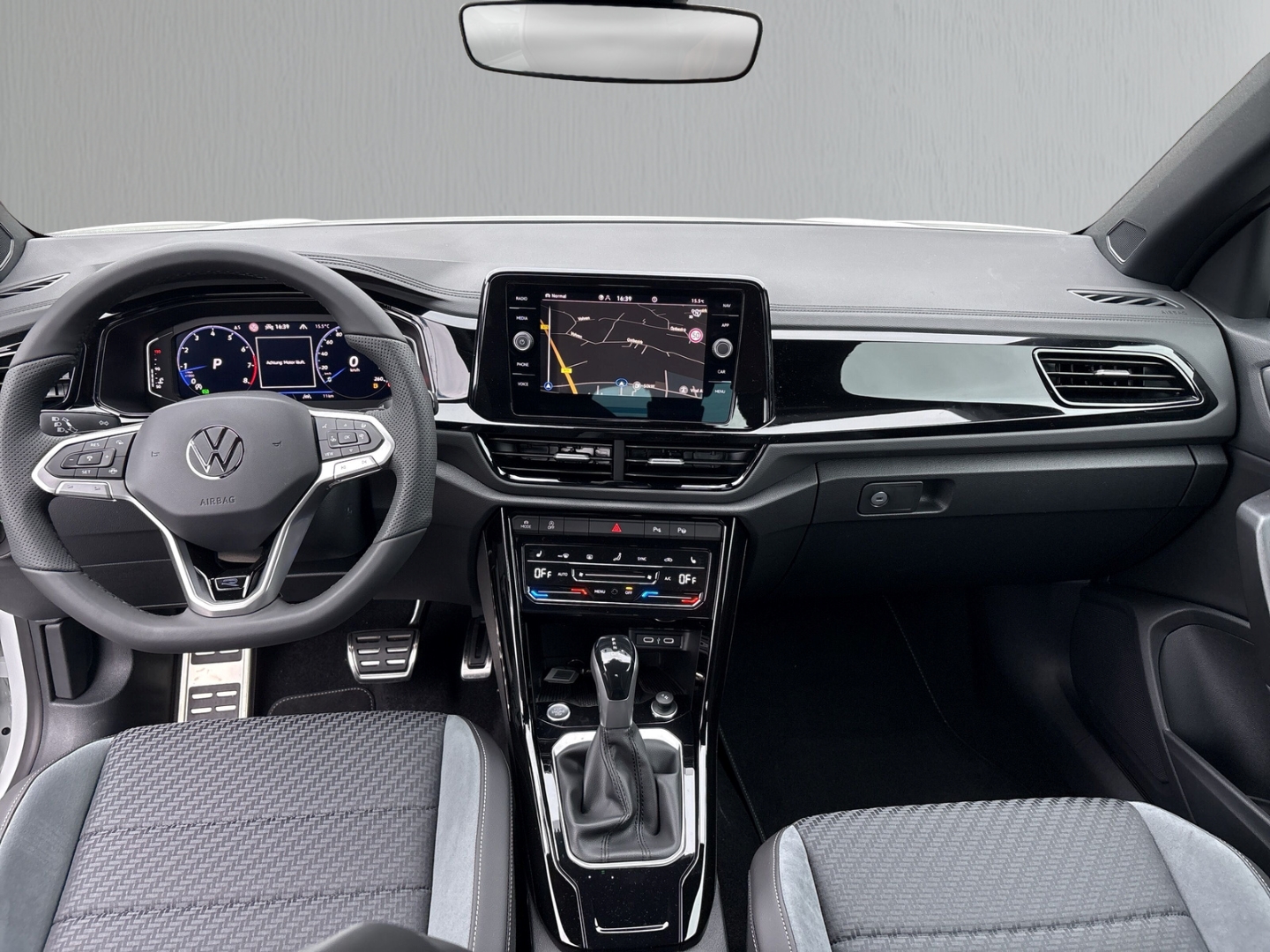 Fahrzeugabbildung Volkswagen T-Roc Cabriolet 1.5 TSI DSG R-Line Kamera ACC Navi