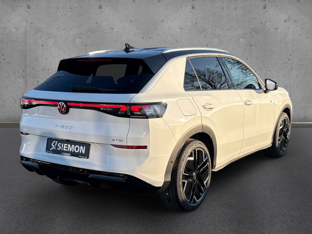 Fahrzeugabbildung Volkswagen T-Roc 1.5 eTSI DSG R-Line IQ.LIGHT Navi AHK el.K