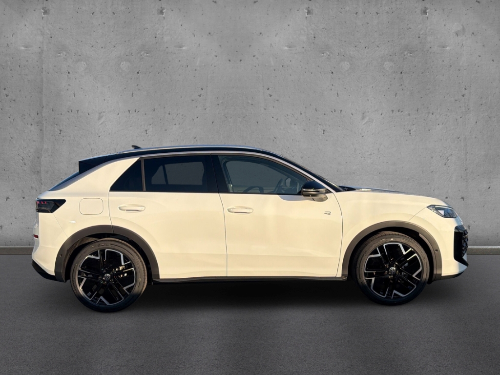 Fahrzeugabbildung Volkswagen T-Roc 1.5 eTSI DSG R-Line IQ.LIGHT Navi AHK el.K