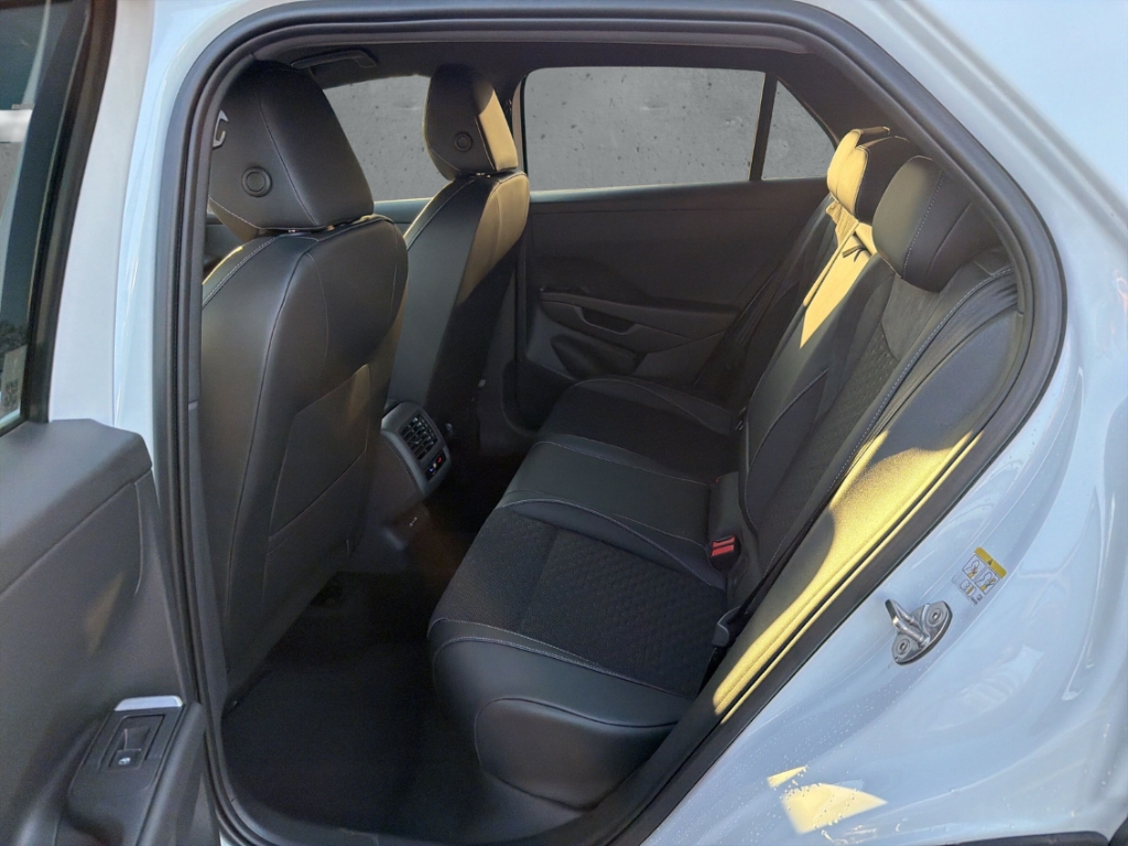 Fahrzeugabbildung Volkswagen T-Roc 1.5 eTSI DSG R-Line IQ.LIGHT Navi AHK el.K