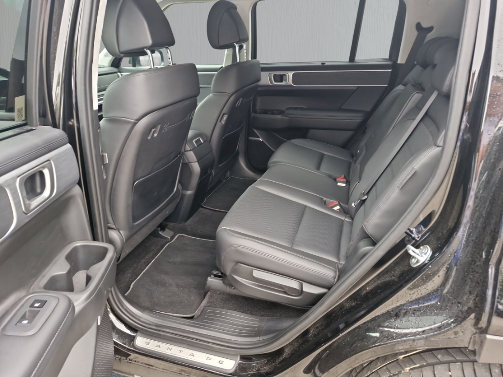 Fahrzeugabbildung Hyundai SANTA FE PHEV MY25 1.6 AT 4WD Signature Komf.P Tech.P AHK 5-Sitz Navi Leder Digi Cockpit