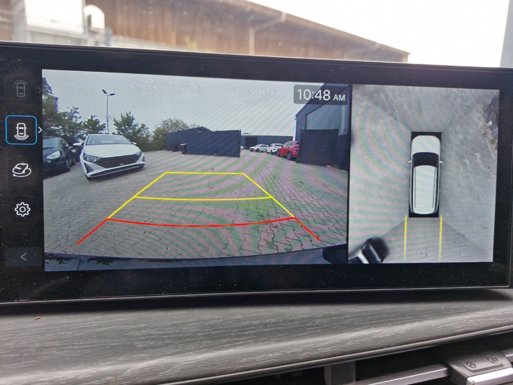 Fahrzeugabbildung Hyundai SANTA FE PHEV MY25 1.6 AT 4WD Signature Komf.P Tech.P AHK 5-Sitz Navi Leder Digi Cockpit