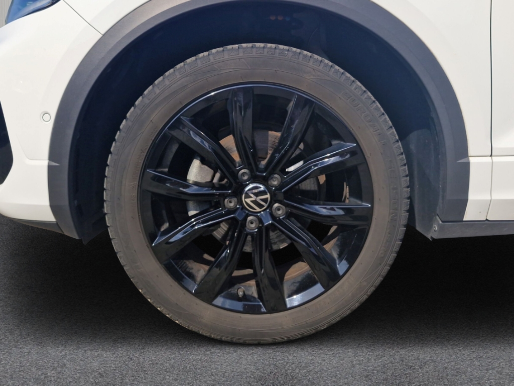 Fahrzeugabbildung Volkswagen T-Roc R-Line 1.5 TSI DSG IQ.Light BlackStyle Sportpaket Navi LED Blendfreies Fernl.
