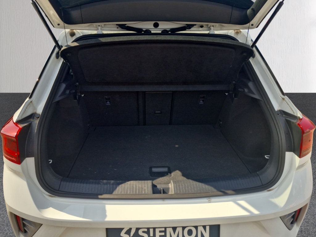 Fahrzeugabbildung Volkswagen T-Roc R-Line 1.5 TSI DSG IQ.Light BlackStyle Sportpaket Navi LED Blendfreies Fernl.