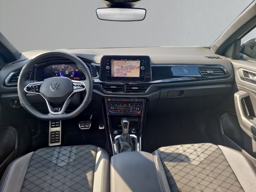 Fahrzeugabbildung Volkswagen T-Roc R-Line 1.5 TSI DSG IQ.Light BlackStyle Sportpaket Navi LED Blendfreies Fernl.