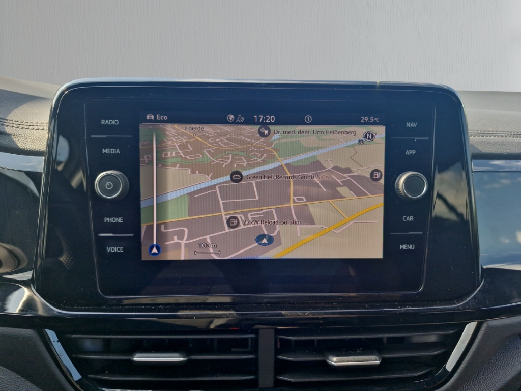 Fahrzeugabbildung Volkswagen T-Roc R-Line 1.5 TSI DSG IQ.Light BlackStyle Sportpaket Navi LED Blendfreies Fernl.