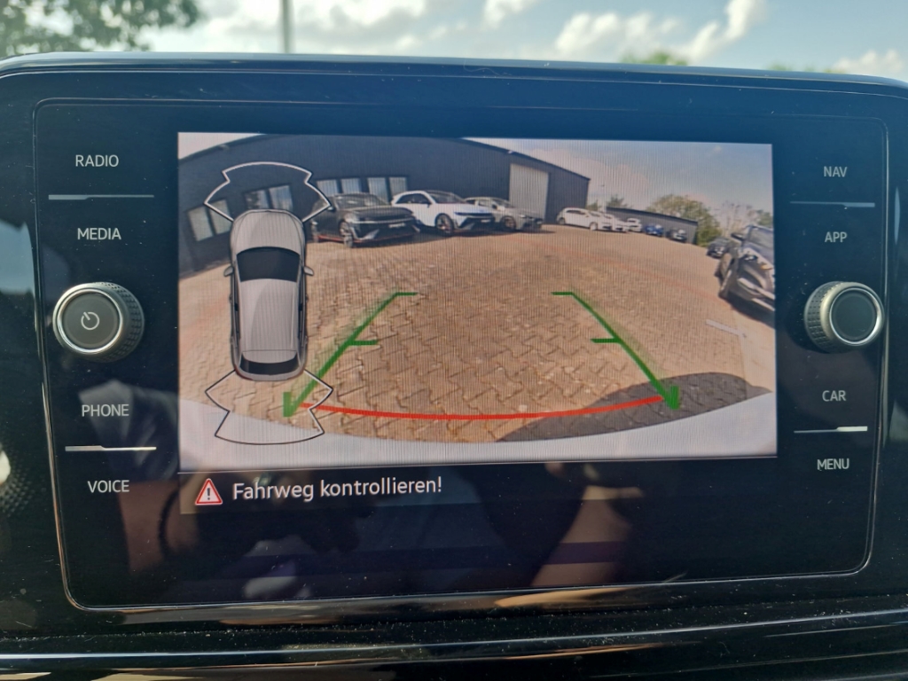 Fahrzeugabbildung Volkswagen T-Roc R-Line 1.5 TSI DSG IQ.Light BlackStyle Sportpaket Navi LED Blendfreies Fernl.