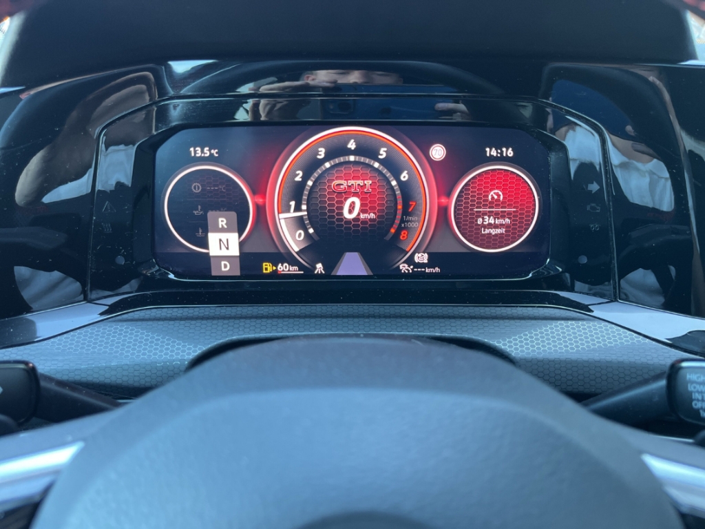 Fahrzeugabbildung Volkswagen Golf GTI 8 2.0 TSI DSG Pano Navi ACC SHZ PDCv+h