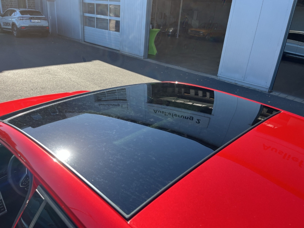 Fahrzeugabbildung Volkswagen Golf GTI 8 2.0 TSI DSG Pano Navi ACC SHZ PDCv+h
