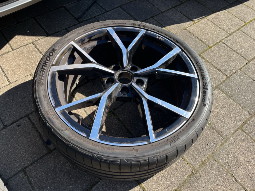 Fahrzeugabbildung Volkswagen Golf GTI 8 2.0 TSI DSG Pano Navi ACC SHZ PDCv+h