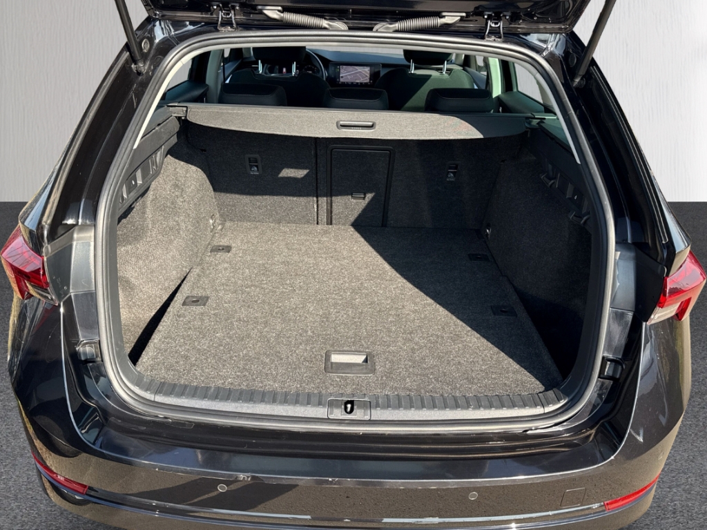 Fahrzeugabbildung SKODA Octavia Combi 2.0 TDI DSG Clever ACC LED RKam CarPlay