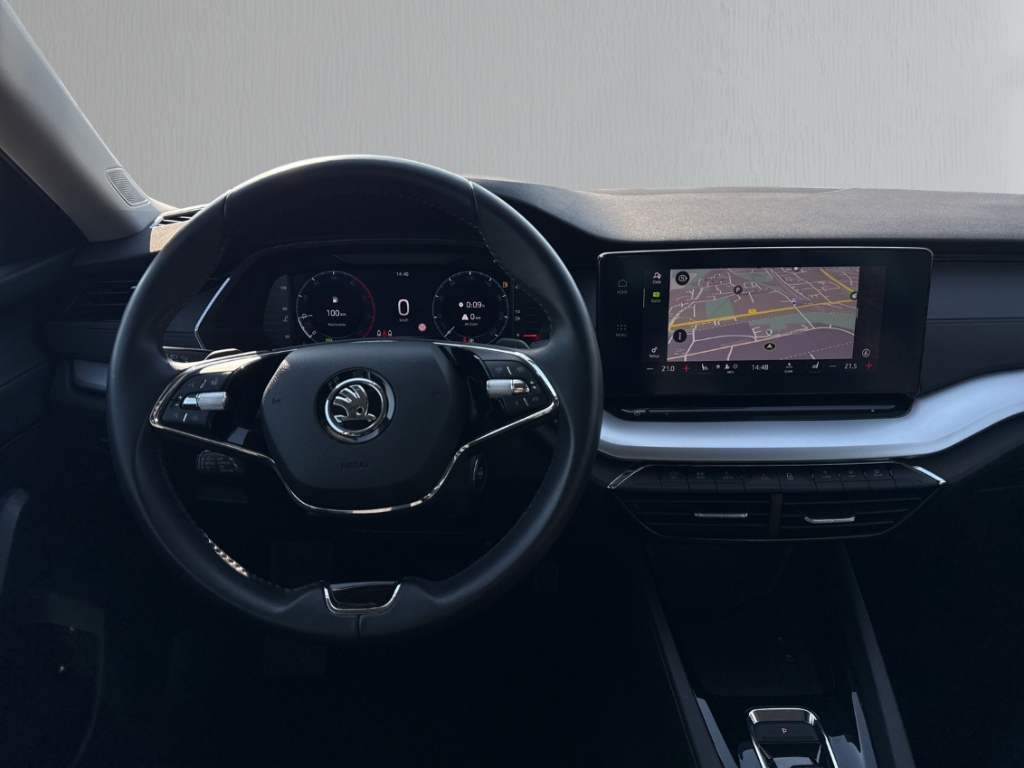 Fahrzeugabbildung SKODA Octavia Combi 2.0 TDI DSG Clever ACC LED RKam CarPlay