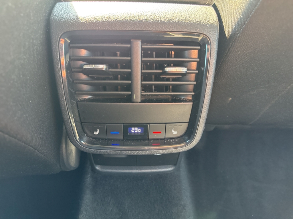 Fahrzeugabbildung SKODA Octavia Combi 2.0 TDI DSG Clever ACC LED RKam CarPlay