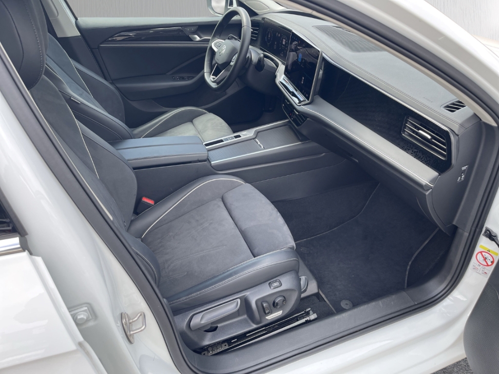 Fahrzeugabbildung Volkswagen Passat Variant 1.5 eTSI Business NAVI ACC LED SHZ GJR