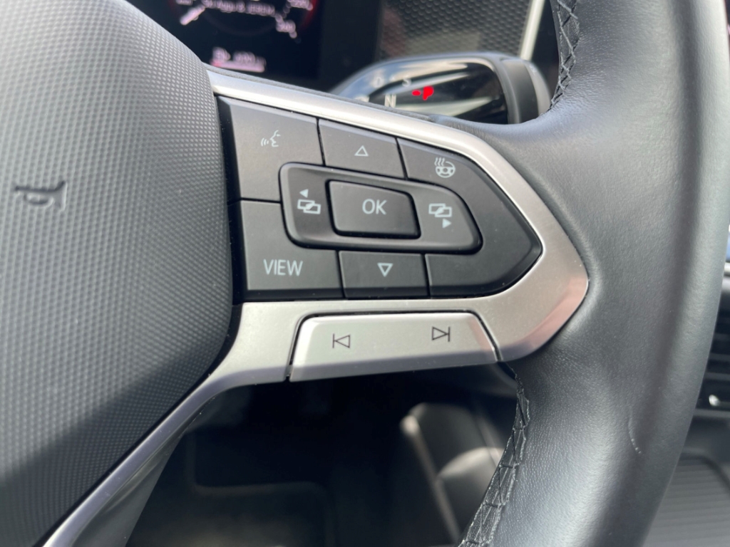 Fahrzeugabbildung Volkswagen Passat Variant 1.5 eTSI Business NAVI ACC LED SHZ GJR