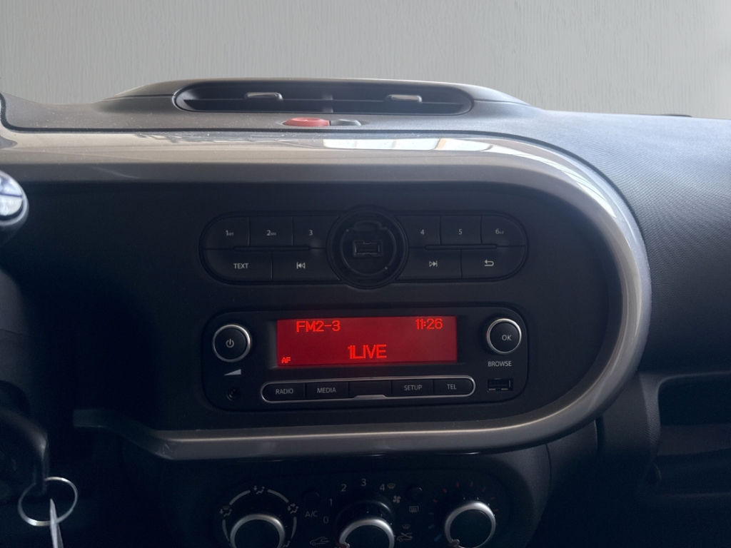 Fahrzeugabbildung Renault Twingo 70 1.0 SCe Limited Klima Bluetooth MultiLenk