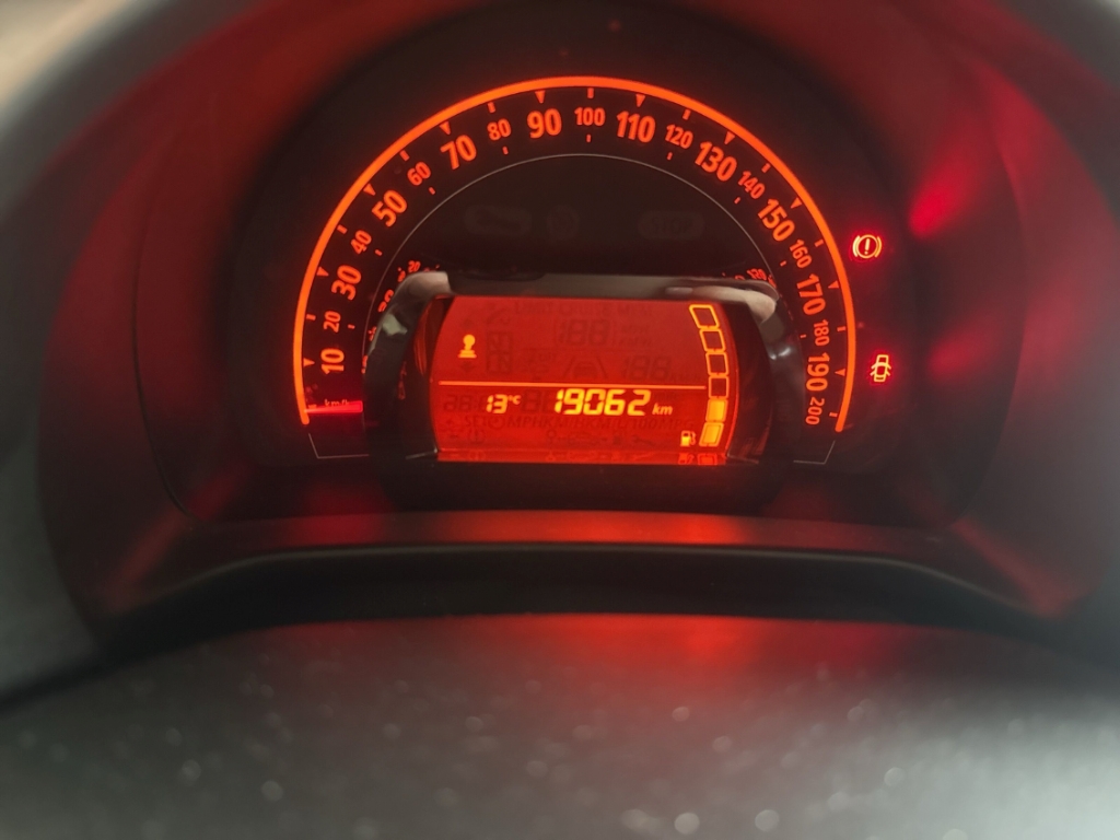 Fahrzeugabbildung Renault Twingo 70 1.0 SCe Limited Klima Bluetooth MultiLenk