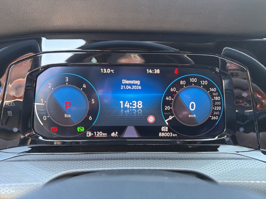 Fahrzeugabbildung Volkswagen Golf 2.0 TDI GTD DSG BlackStyle MatrLED Pano DCC HuD A