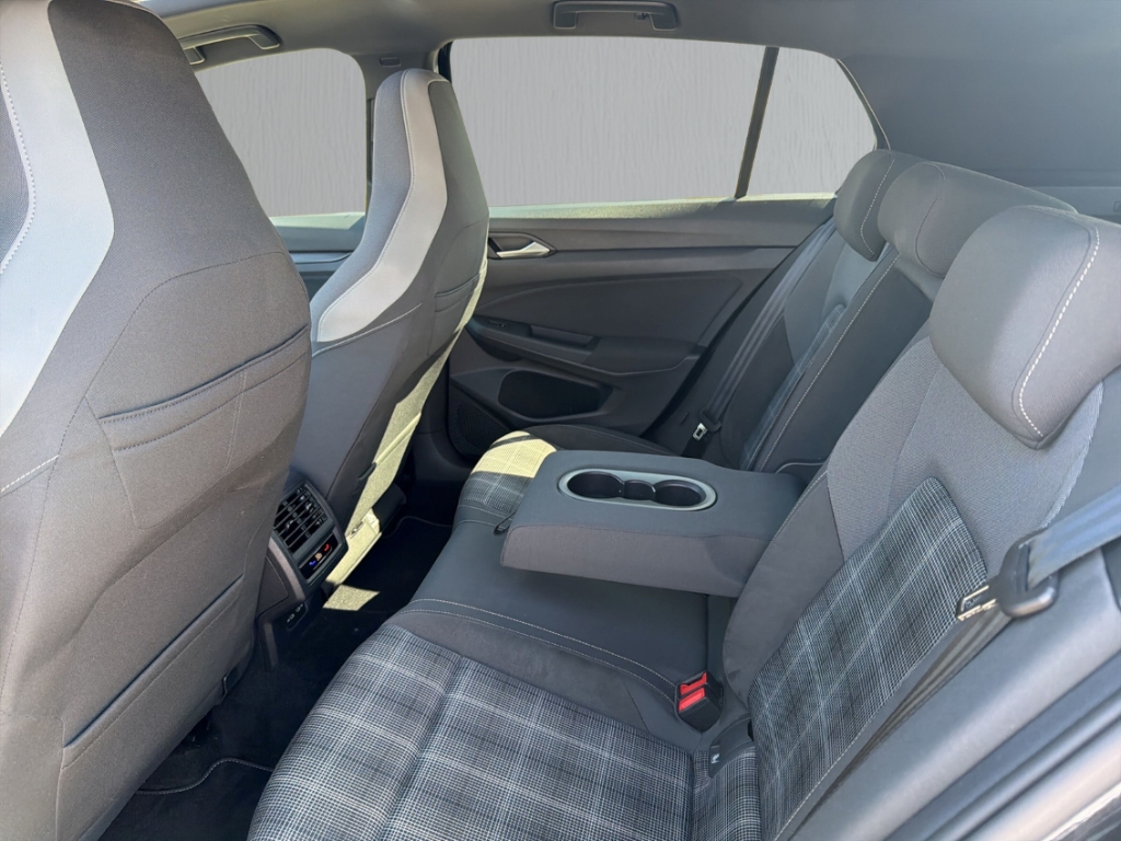 Fahrzeugabbildung Volkswagen Golf 2.0 TDI GTD DSG BlackStyle MatrLED Pano DCC HuD A