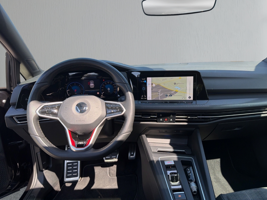 Fahrzeugabbildung Volkswagen Golf 2.0 TDI GTD DSG BlackStyle MatrLED Pano DCC HuD A