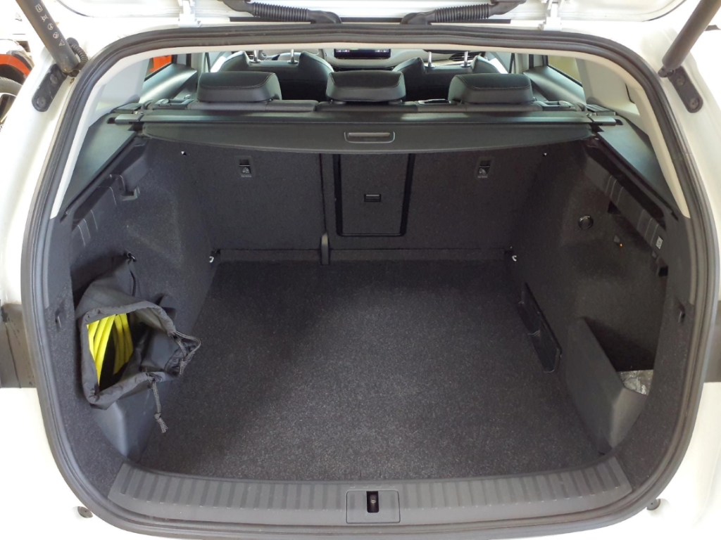 Fahrzeugabbildung SKODA Enyaq 85 Loft WP AHK LED ACC PDCv+h SHZ LHZ