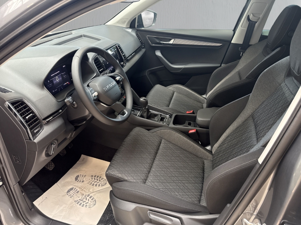 Fahrzeugabbildung SKODA Karoq 1.0 TSI TOUR Lodge Matrix AHK eHeck SHZ PDC
