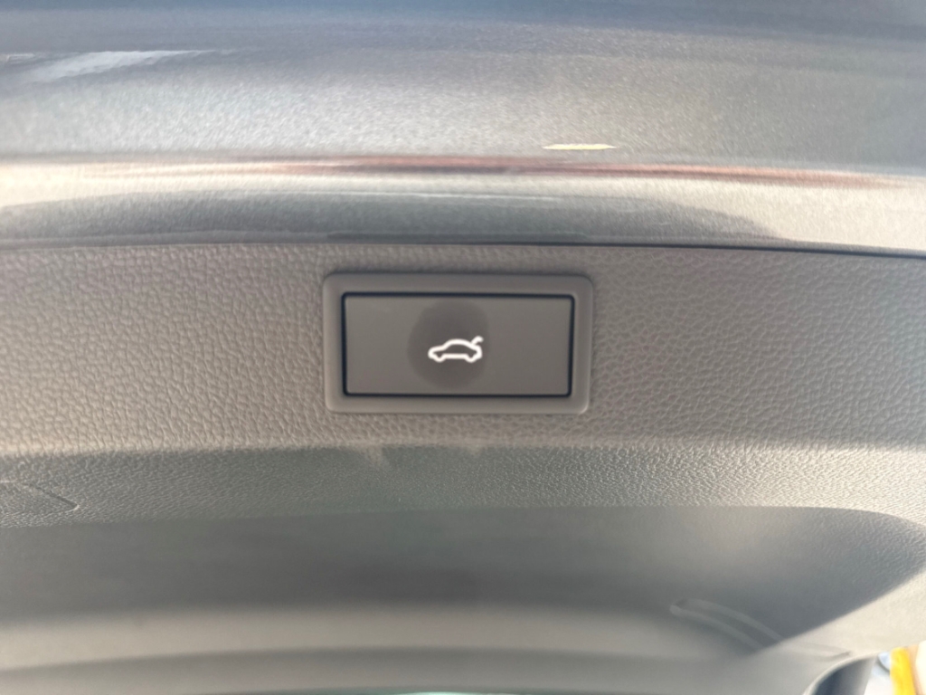 Fahrzeugabbildung SKODA Karoq 1.0 TSI TOUR Lodge Matrix AHK eHeck SHZ PDC