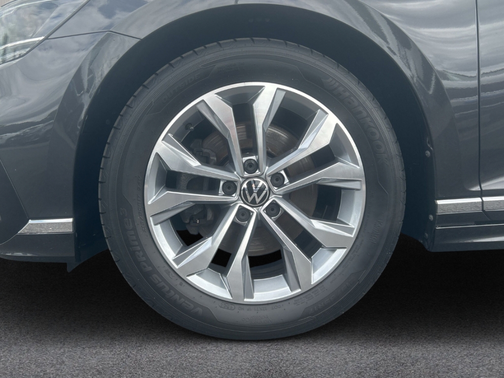 Fahrzeugabbildung Volkswagen Passat Variant R-Line AHK ACC NAV KLIM MASSAGE