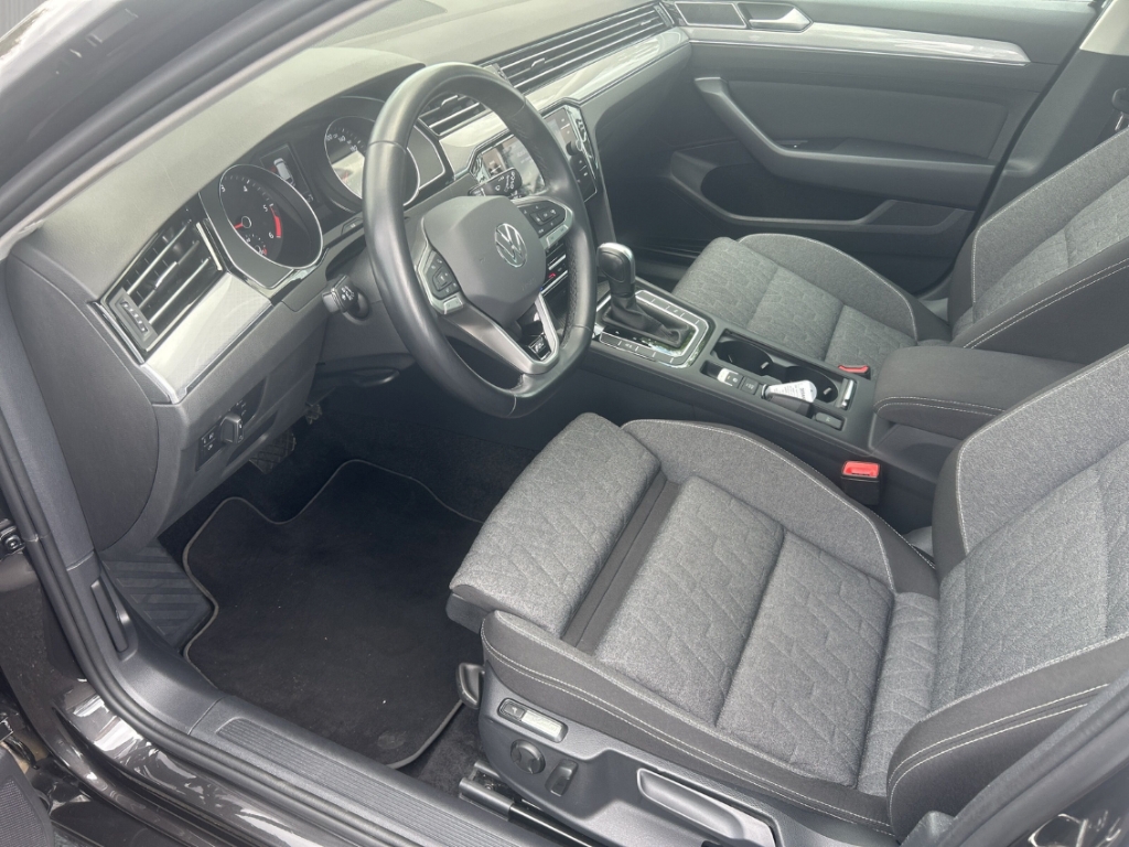 Fahrzeugabbildung Volkswagen Passat Variant R-Line AHK ACC NAV KLIM MASSAGE