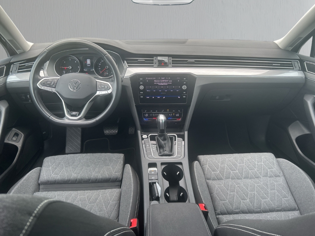Fahrzeugabbildung Volkswagen Passat Variant R-Line AHK ACC NAV KLIM MASSAGE
