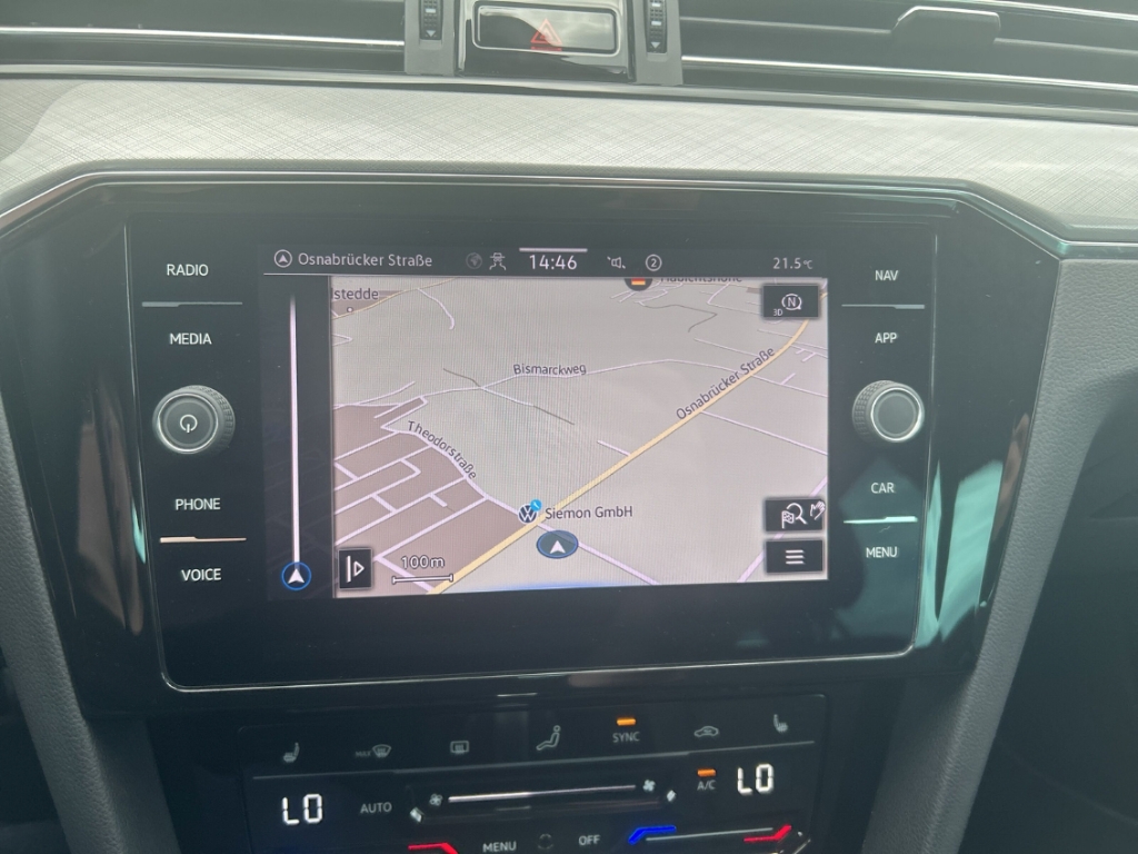 Fahrzeugabbildung Volkswagen Passat Variant R-Line AHK ACC NAV KLIM MASSAGE