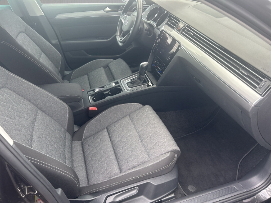 Fahrzeugabbildung Volkswagen Passat Variant R-Line AHK ACC NAV KLIM MASSAGE