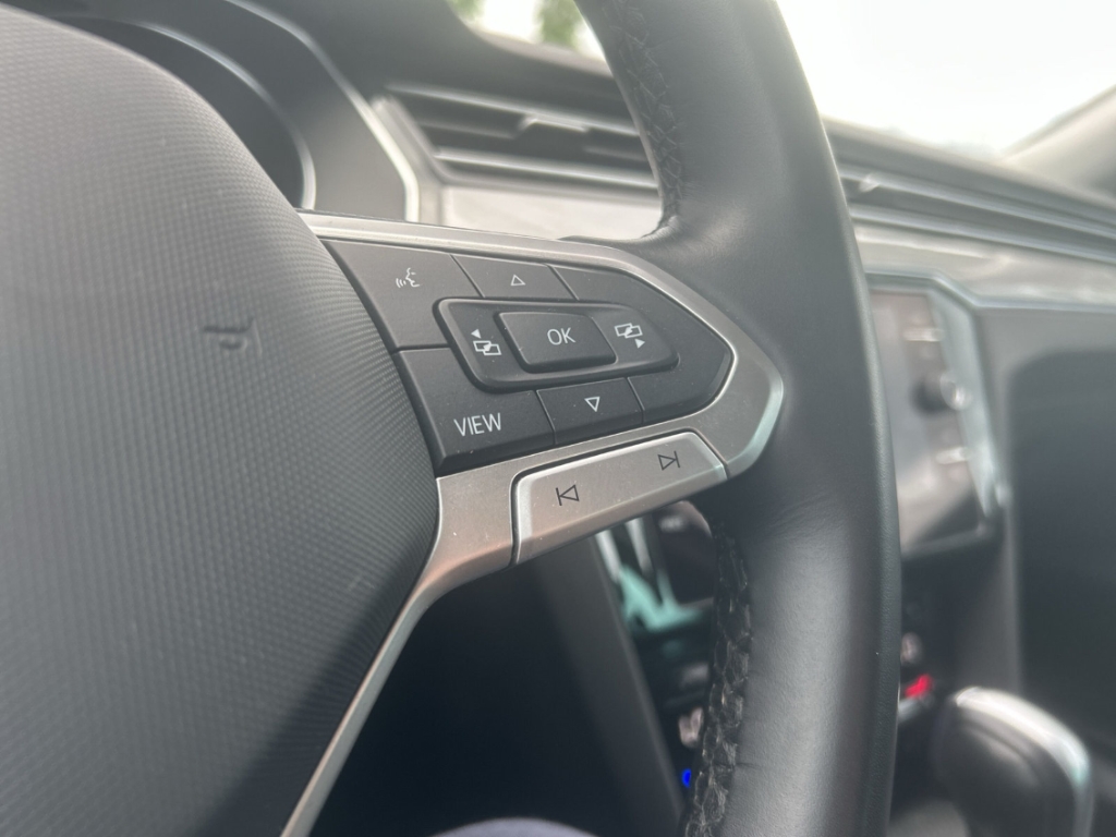 Fahrzeugabbildung Volkswagen Passat Variant R-Line AHK ACC NAV KLIM MASSAGE