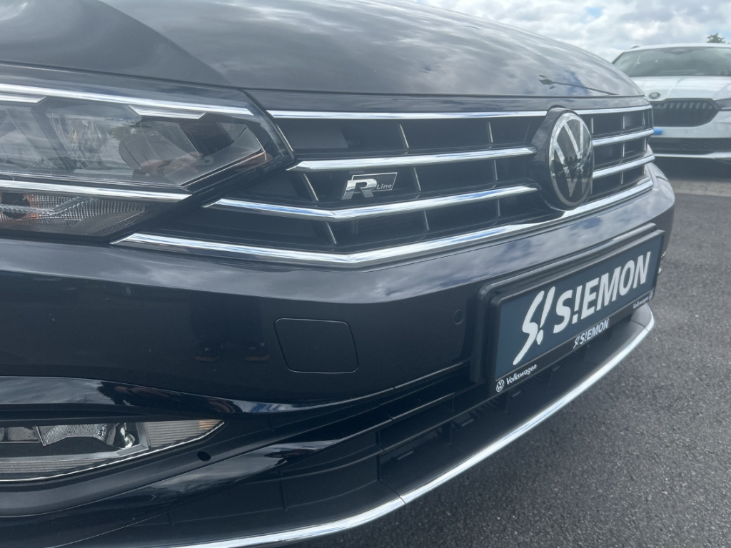 Fahrzeugabbildung Volkswagen Passat Variant R-Line AHK ACC NAV KLIM MASSAGE