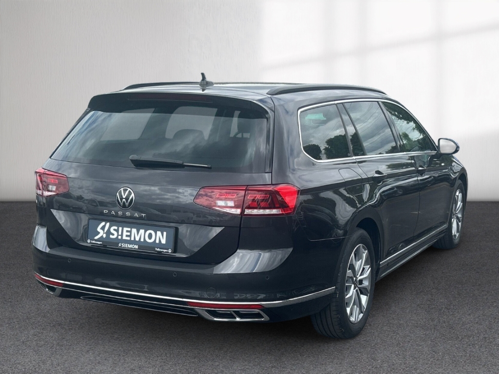 Fahrzeugabbildung Volkswagen Passat Variant R-Line AHK ACC NAV KLIM MASSAGE