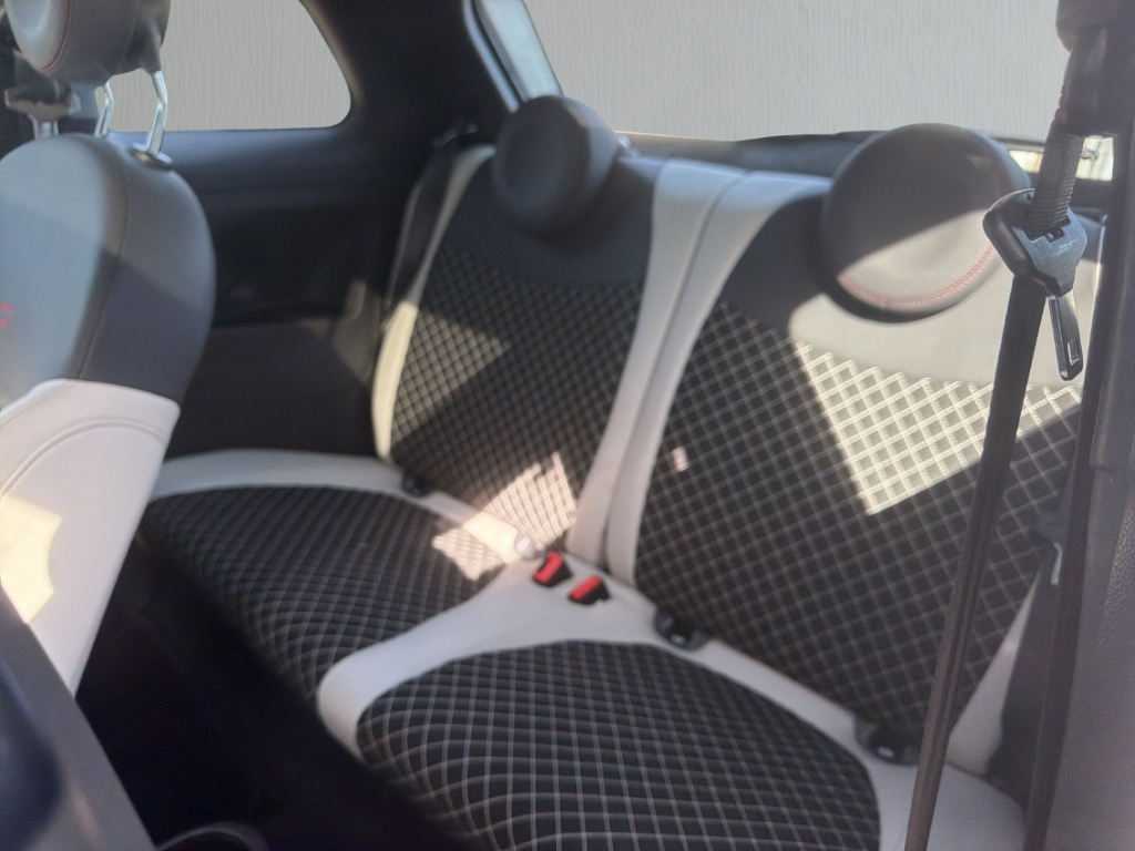 Fahrzeugabbildung Fiat 500 1.0 MildHybrid Star PDC hinten Pano Klima AppConnect