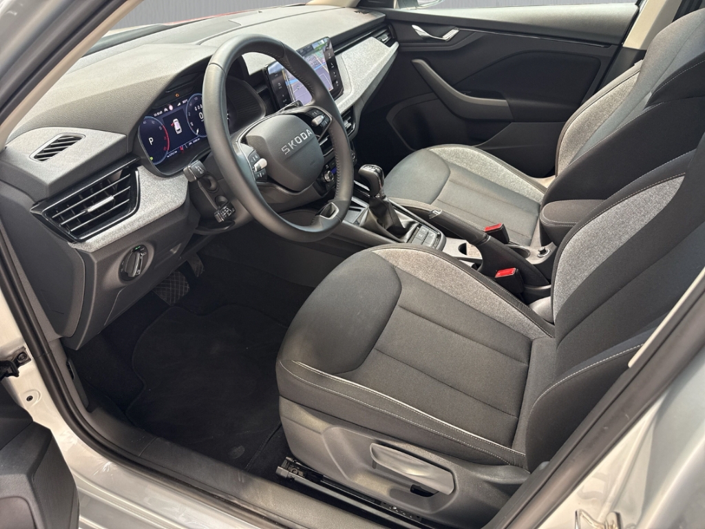 Fahrzeugabbildung SKODA Kamiq 1.5 TSI DSG Tour AHK MatrLED Nav ACC SHZ
